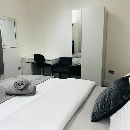 Large 'n' Bright House 公寓