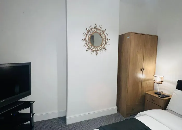 Large 'n' Bright House *