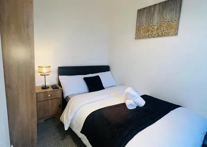 Large 'n' Bright House *