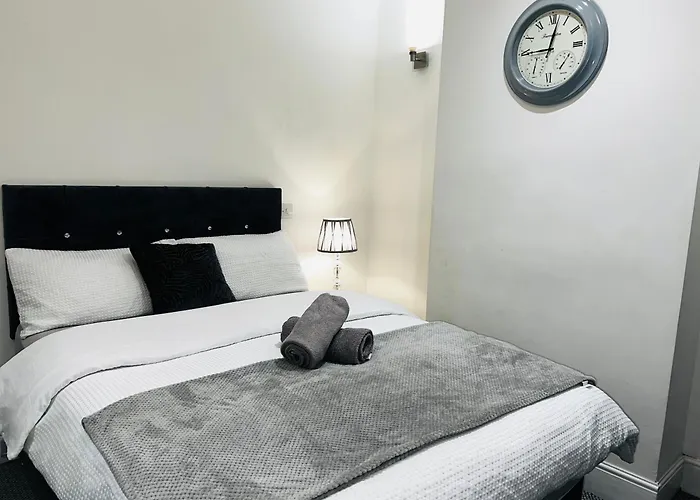 Large 'n' Bright House Appartement